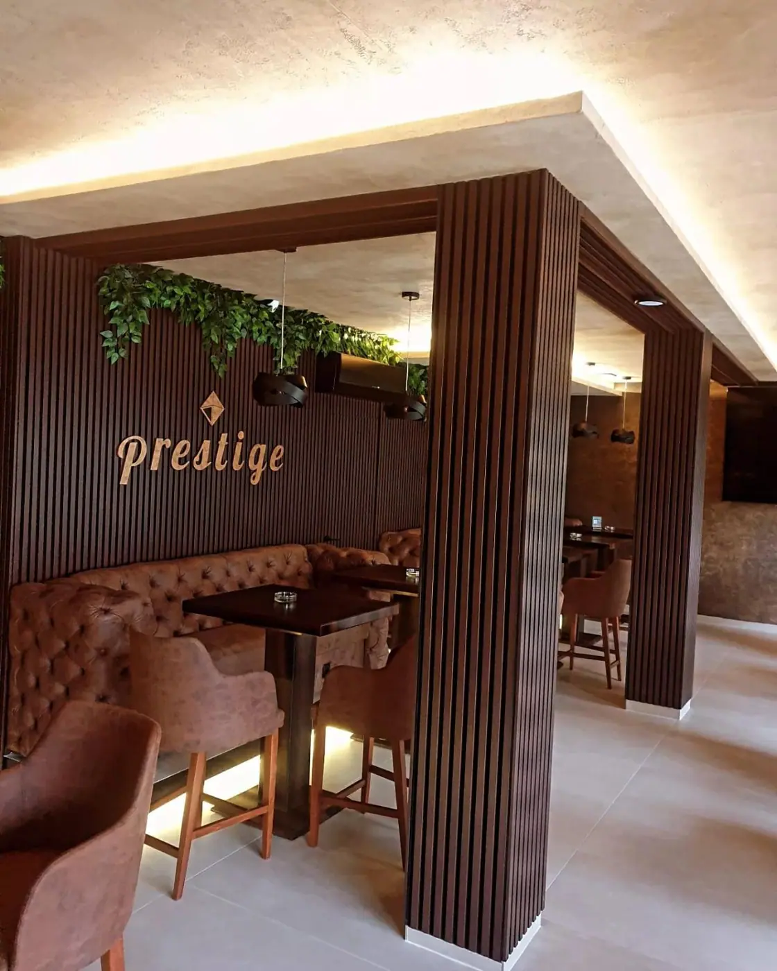 Akupaneli u enterijeru restorana